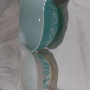 2 Vintage Amish Butterprint bowls #441 and 442